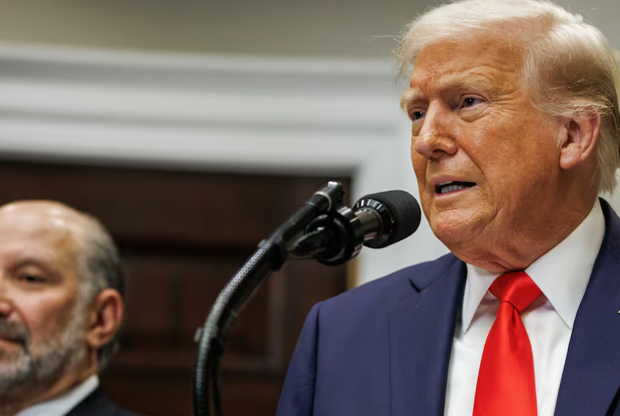 Trump estudia aliviar los aranceles a México